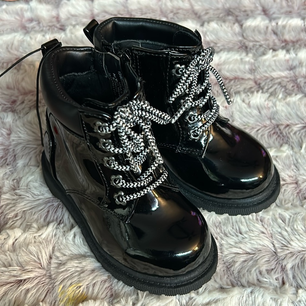 Wonder Nation Girl zip down boots
